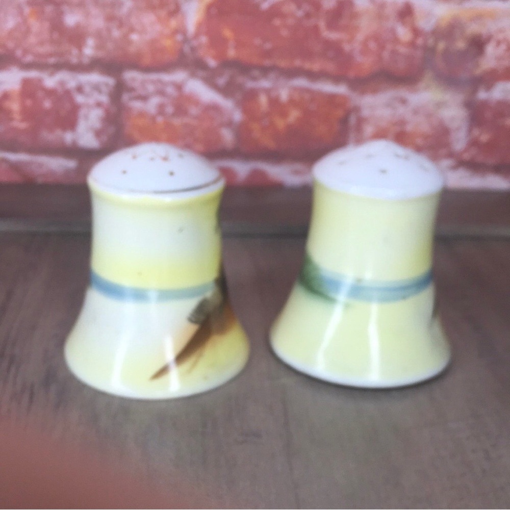 Antique 1930s Japanese Lusterware Ceramic Salt and Pepper Shakers - Picture 5 of 8